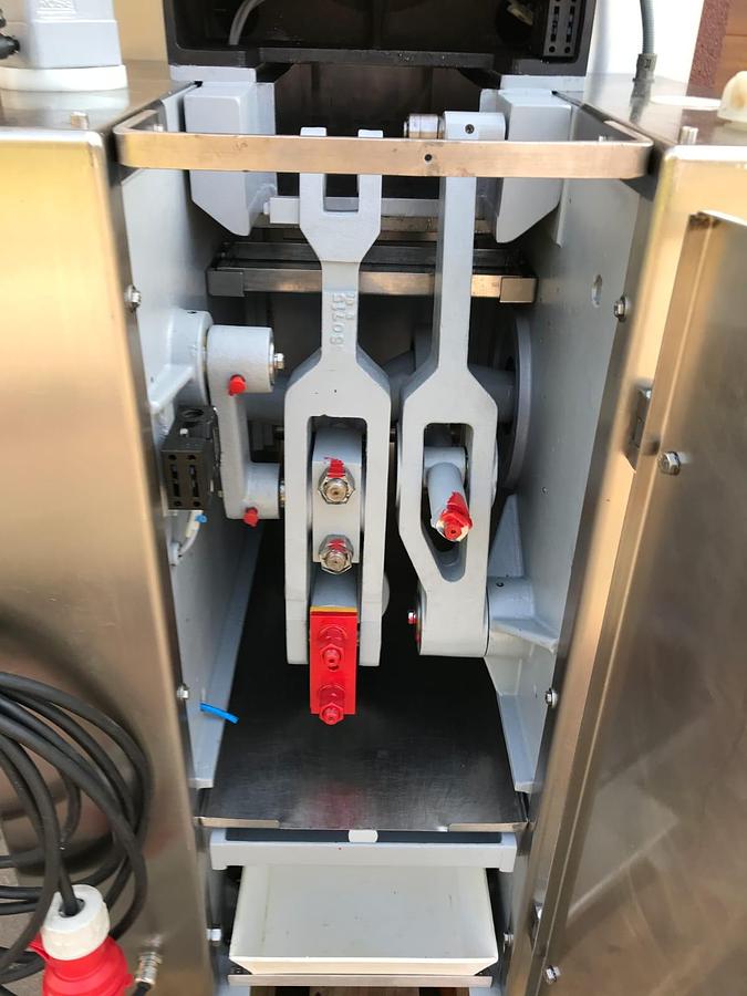 Usato Gostol Bread Line