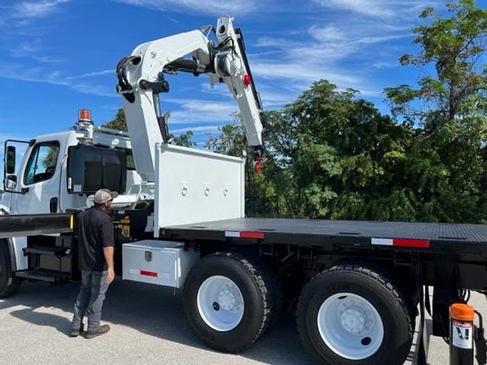 Used Effer 310.11 3s 25130 lb Knuckle Boom on 2009 Freightliner M2 106 Flatbed Truck - CE5787