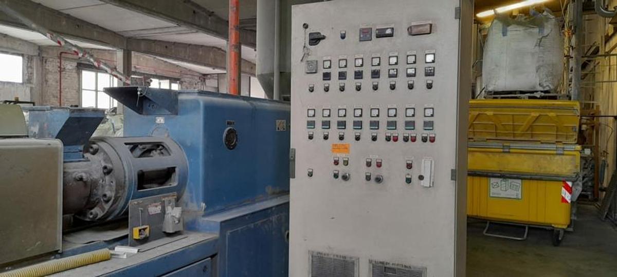Usato EB2151 Estrusore bivite BAUSANO 146-19 completo di cambilfiltro, taglierina e raffreddatore per granuli in PVC