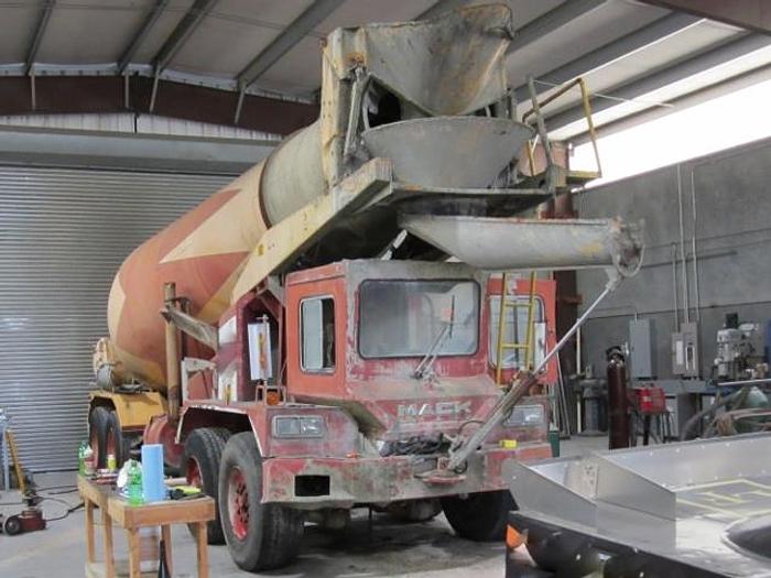 Used 1990 Mack Front Discharge Concrete Mixer Truck