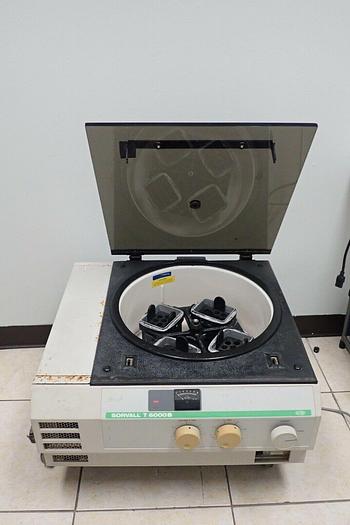 Used Du Pont Sorvall Model T6000B Benchtop Centrifuge with Rotor & Buckets