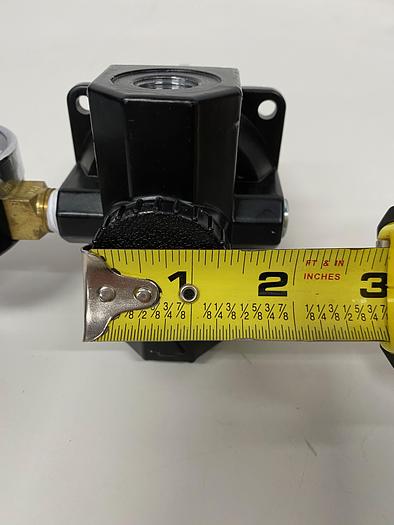 Used Wilkerson R21-03-000 A09 Dial-Air Regulator w/ Gauge 1/2" NPT 300PSI