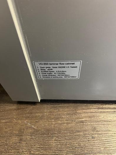 Used Care Joy Laminar Flow Hood Air Flow Vd-650 Model 200W Electron Biological Vertical