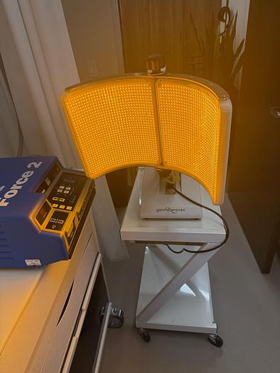 Used Light Bioscience Gentlewaves LED Therapy ~ Excellent condition ~ Warranty ~
