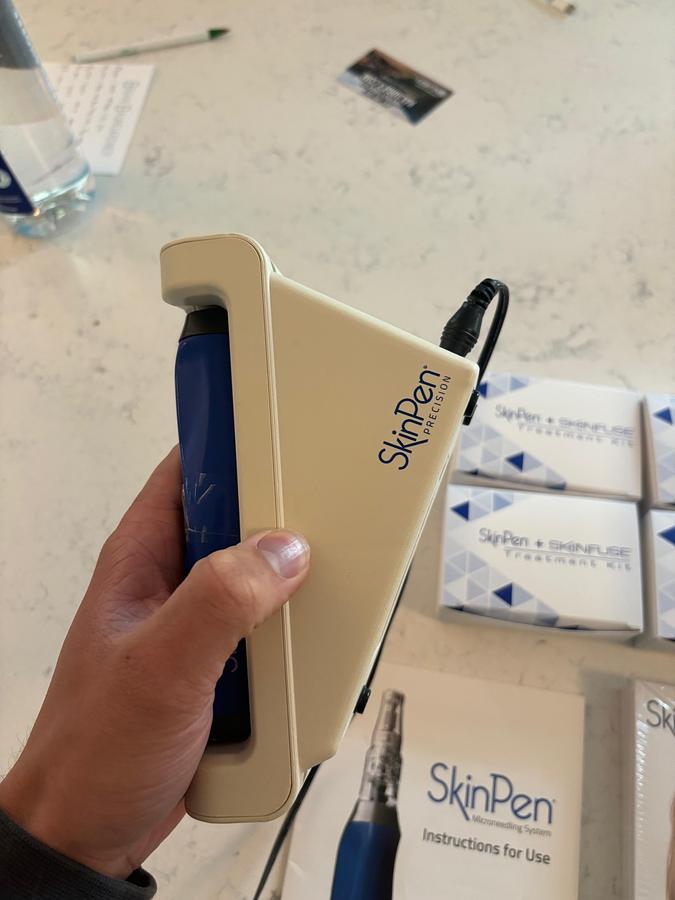 Used SkinPen + SkinFuse Skin Precisison Pen ~ w/ 4 treatmwnt kits, manual, treatment brochures ~