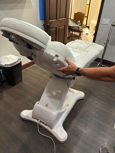 Used SkinAct Electric Beauty Bed ~ Fully Operational ~