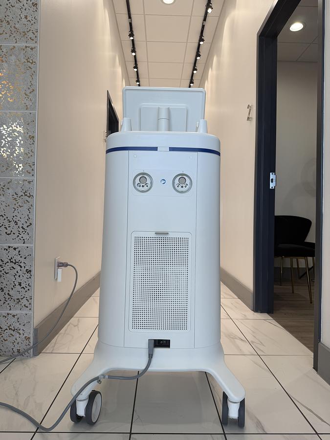 Used 2023 Zeltiq Aesthetics CoolSculpting Elite with 7 Applicators