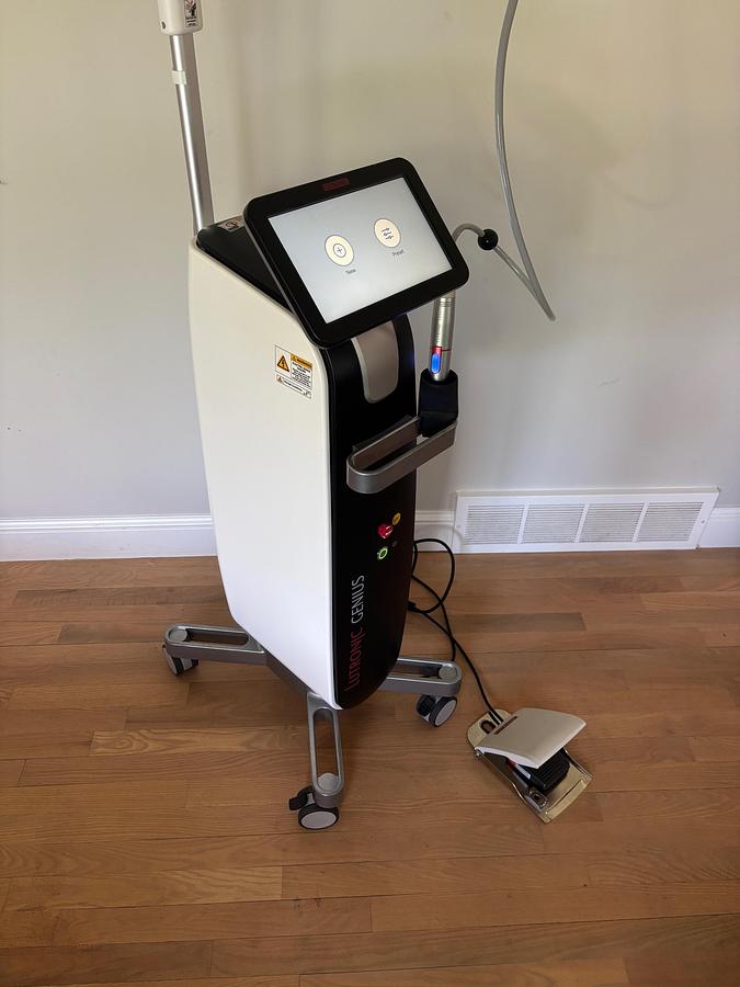 Used 2019 Lutronic Genius RF Microneedling W/ GeniusM HP ~ Very low shots ~ Warranty ~
