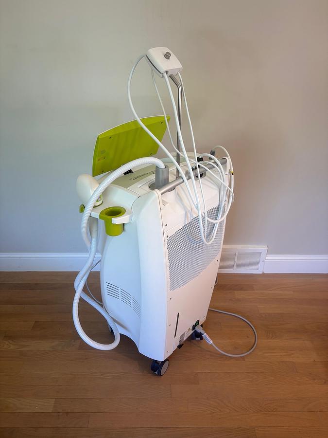Used 2017 Venus Concepts Versa w/ 6 Hand pieces, Viva, Diamond, Octipolar, Hair removal, Skin Rejuvenation