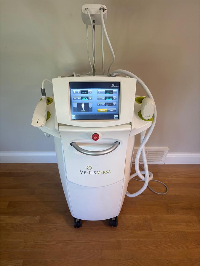 Used 2017 Venus Concepts Versa w/ 6 Hand pieces, Viva, Diamond, Octipolar, Hair removal, Skin Rejuvenation