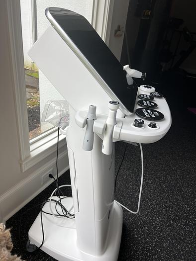 Used Lumenis NuEra Tight ~ 2023 ~ Three handpieces ~ Excellent condition ~ Warranty ~