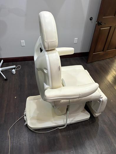Used SkinAct Electric Beauty Bed ~ Fully Operational ~