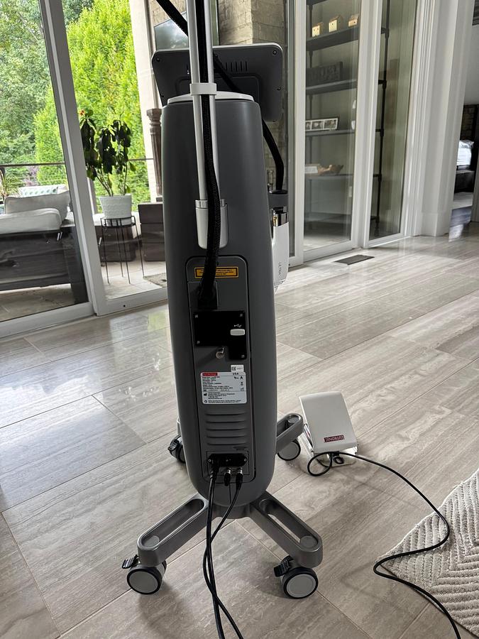 Used 2022 Lutronic LaseMD Ultra Thulium 1927 nm Laser ~ Warranty ~ Very low Use ~