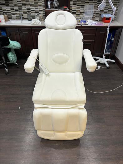 Used SkinAct Electric Beauty Bed ~ Fully Operational ~