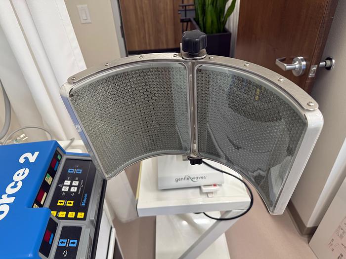 Used Light Bioscience Gentlewaves LED Therapy ~ Excellent condition ~ Warranty ~