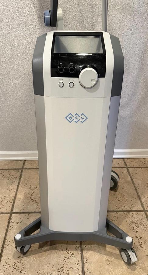 Used 2015  Vanquish ME(Maximum Energy) RF System w/ Abdomen and Thigh Applicator