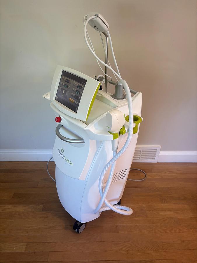 Used 2017 Venus Concepts Versa w/ 6 Hand pieces, Viva, Diamond, Octipolar, Hair removal, Skin Rejuvenation