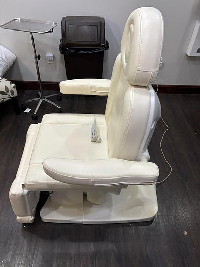 Used SkinAct Electric Beauty Bed ~ Fully Operational ~
