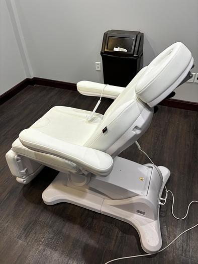 Used SkinAct Electric Beauty Bed ~ Fully Operational ~