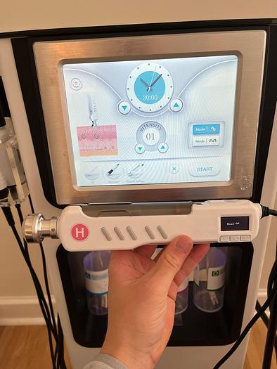 Used Derma-Glo 7 in 1 Alice Super Bubble Facial Hydra Machine