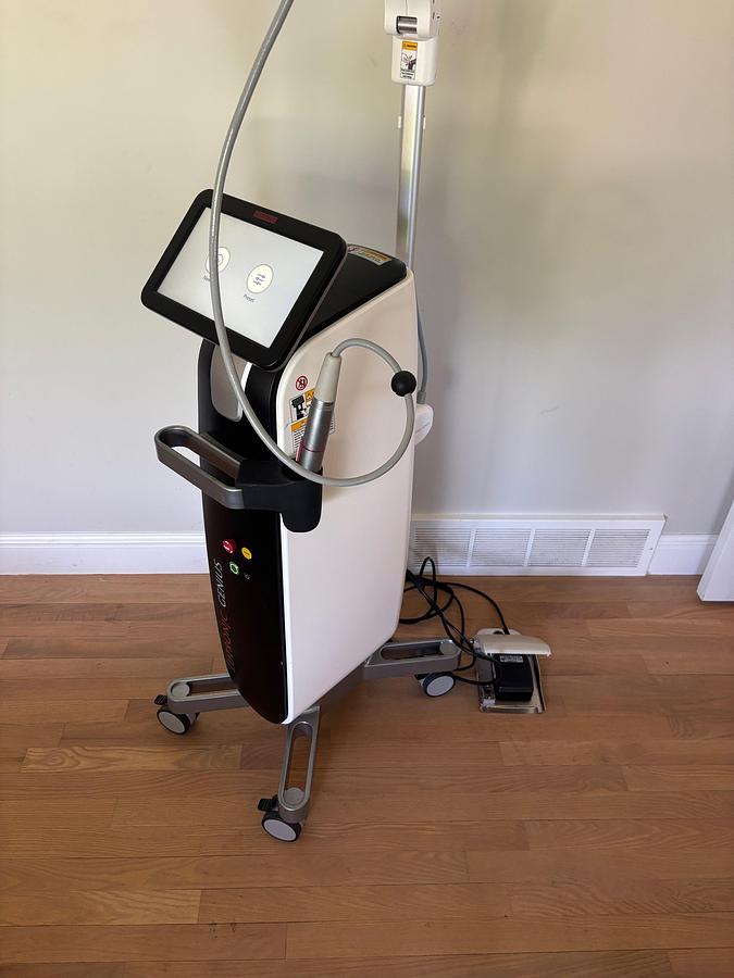Used 2019 Lutronic Genius RF Microneedling W/ GeniusM HP ~ Very low shots ~ Warranty ~