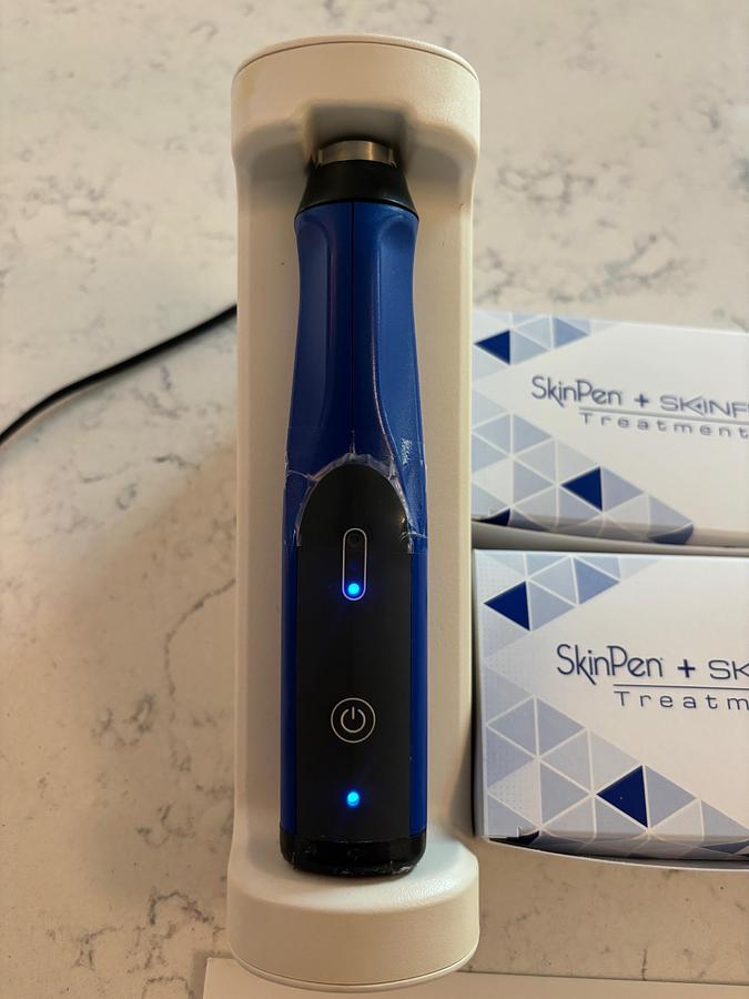 Used SkinPen + SkinFuse Skin Precisison Pen ~ w/ 4 treatmwnt kits, manual, treatment brochures ~