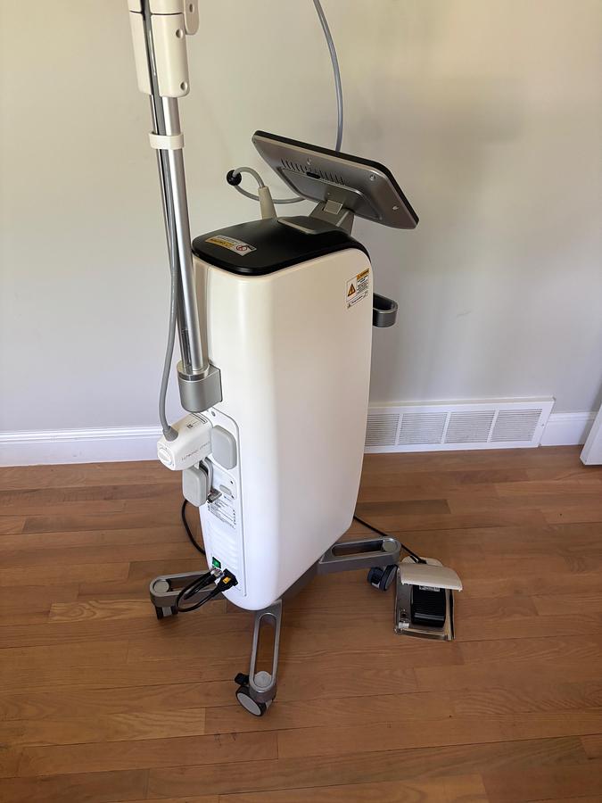 Used 2019 Lutronic Genius RF Microneedling W/ GeniusM HP ~ Very low shots ~ Warranty ~