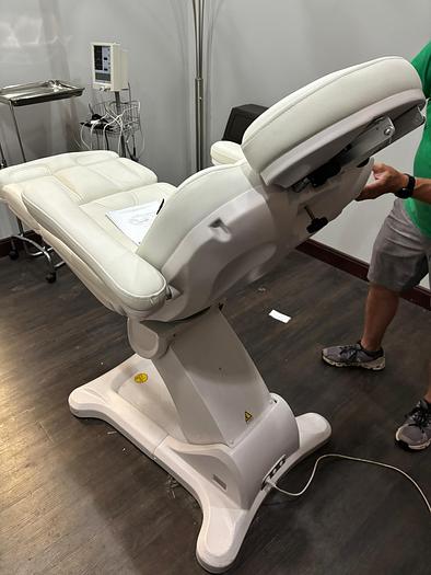 Used SkinAct Electric Beauty Bed ~ Fully Operational ~