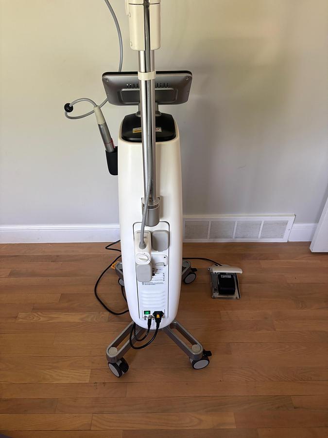 Used 2019 Lutronic Genius RF Microneedling W/ GeniusM HP ~ Very low shots ~ Warranty ~