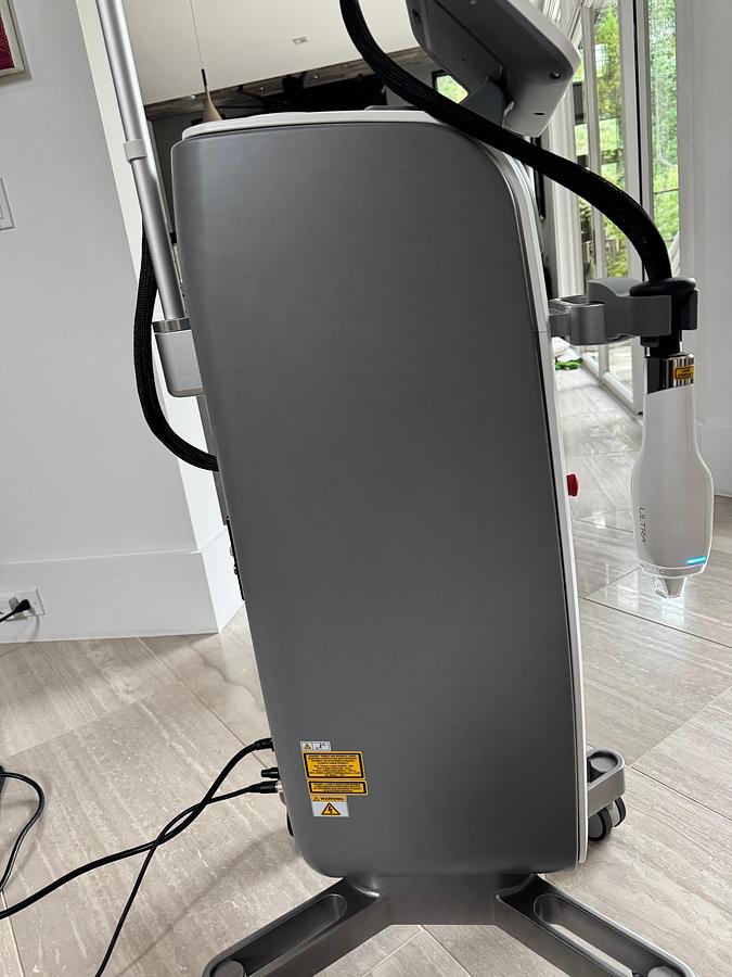 Used 2022 Lutronic LaseMD Ultra Thulium 1927 nm Laser ~ Warranty ~ Very low Use ~