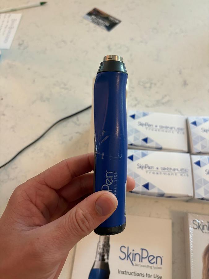 Used SkinPen + SkinFuse Skin Precisison Pen ~ w/ 4 treatmwnt kits, manual, treatment brochures ~