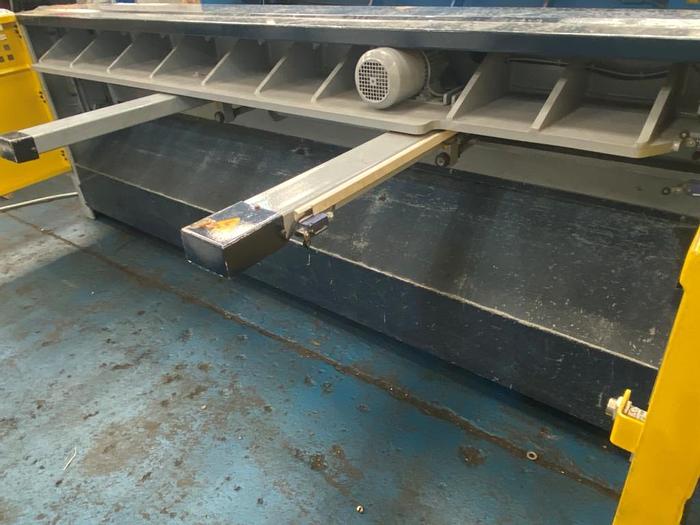 Used 2018 Uzma MG 3002 Mechanical Guillotine Shears