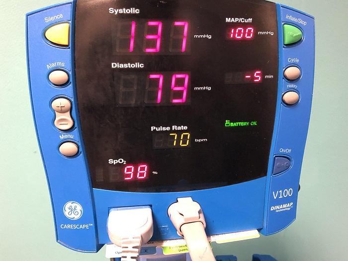 D'occasion GE V100 Dinamp Patientenmonitor Vitaldatenmonitor auf Trolley+ Fingersensor, Manschette