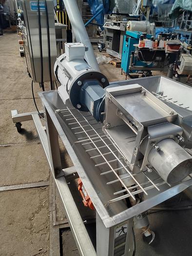 Used 4" Hapman flexible feeder on stainless mobile cart   96" discharge