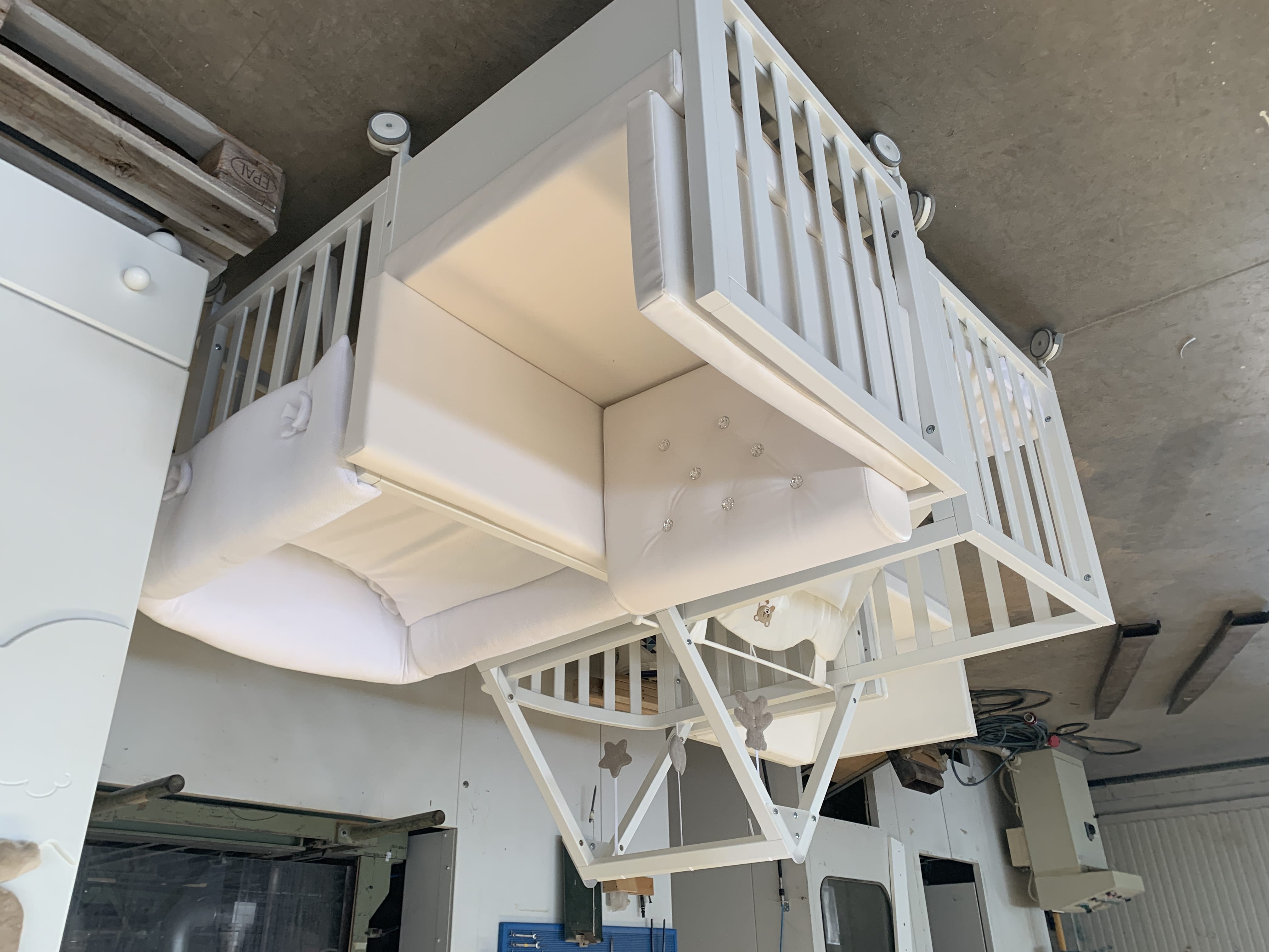 Usato Magazzino completo di una fabbrica di produzione lettini di alta qualità