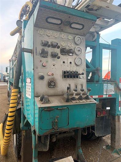Refurbished 2004 International UDR 1500 Range III Drill Rig