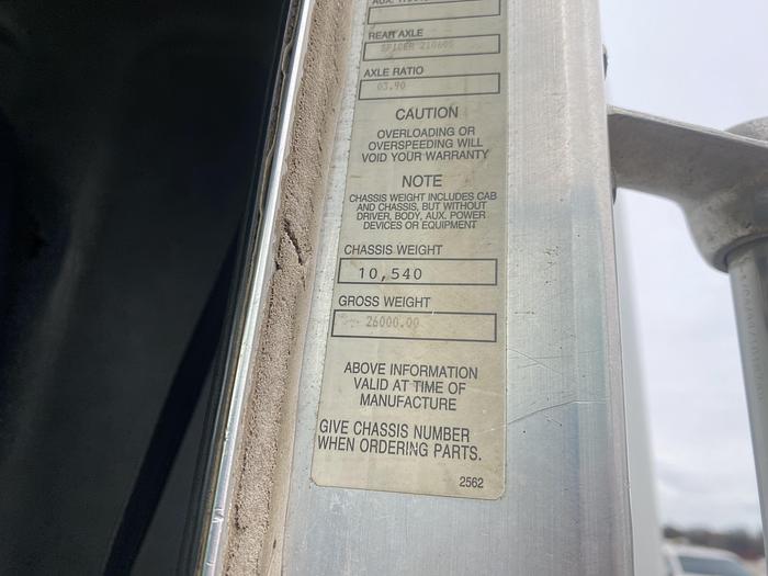 Used 2000 Kenworth Fiberglass wireline