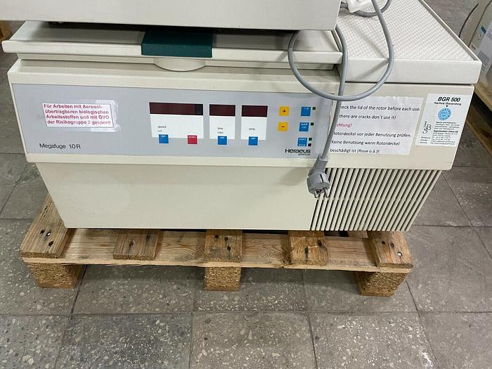Used 10 x Heraeus laboratory centrifuges : Megafuge and Biofuge with many accessories