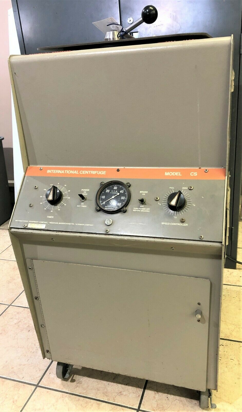 Used IEC CS Centrifuge with IEC 907 Swing-Out Rotor (6 x 100mL)