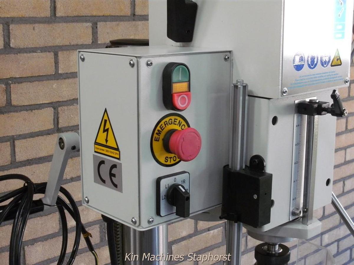 Kolomboormachine KMS S-25A