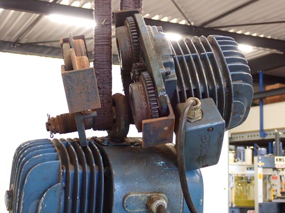 Used Kettingtakel Demag 1000 kg + electrische loopkat