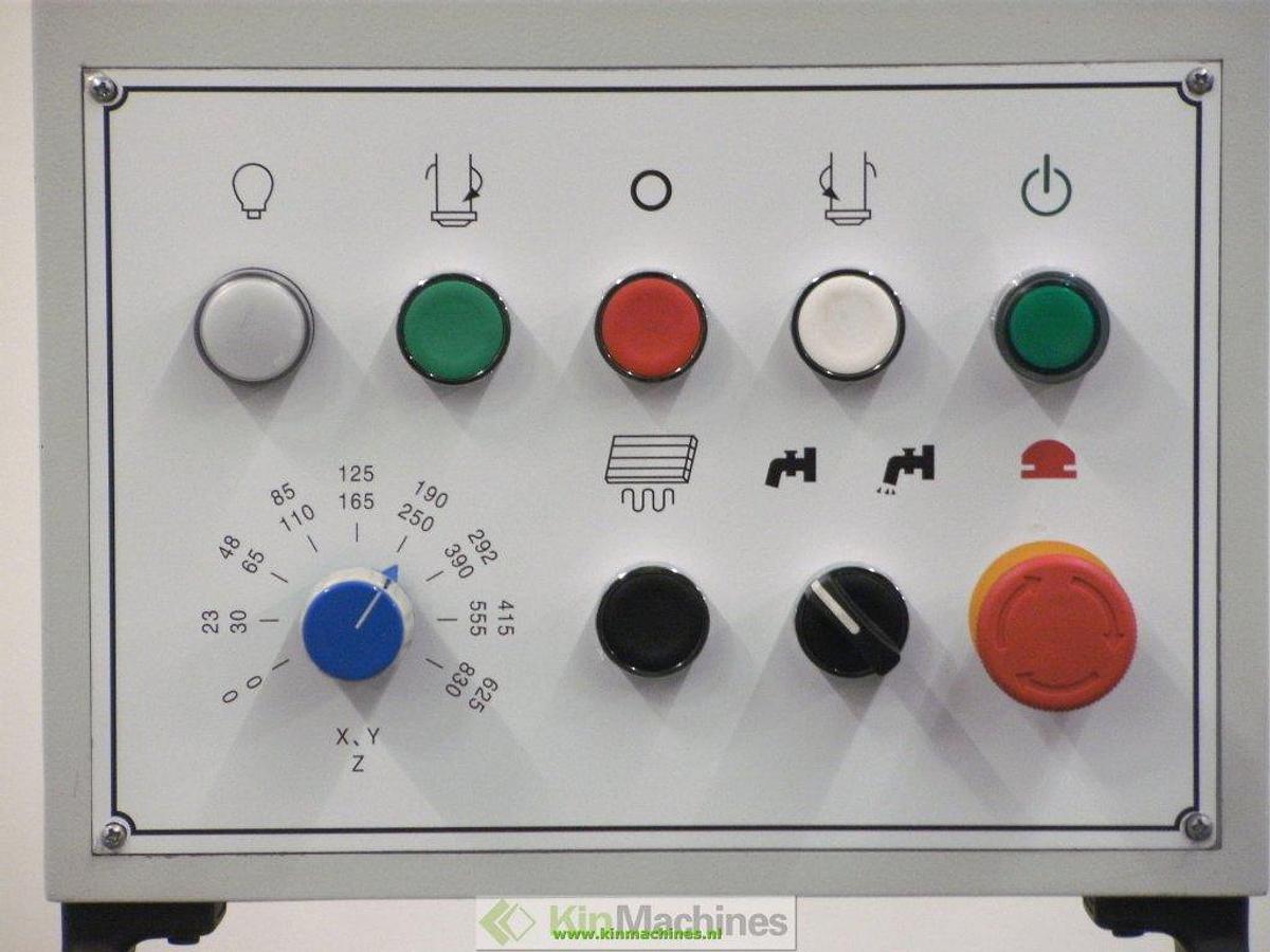 Freesmachine KMS FU-300 (Servo aandrijving voedingen)