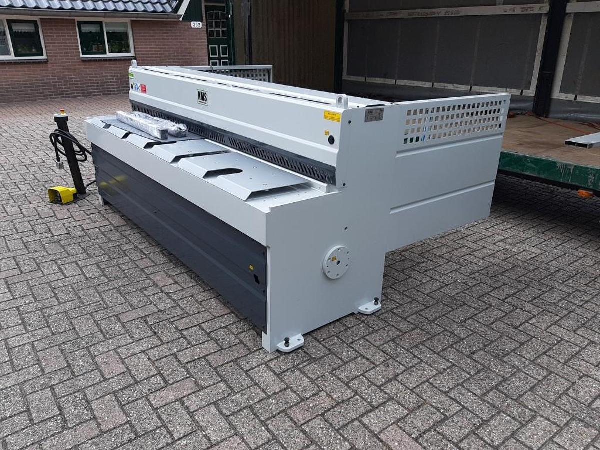 Plaatschaar / Guillotineschaar | KMS PLS 256025 | Capaciteit 2560×2.5 mm | NC bediende achteraanslag