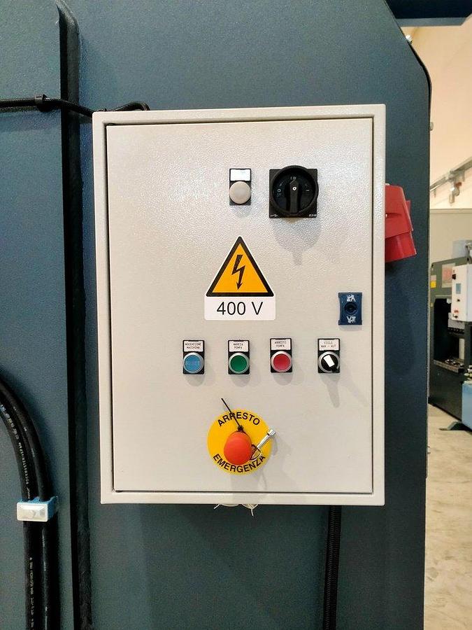 PCR-serie: Hydraulische C-frame pers voor pers- en richtwerk.