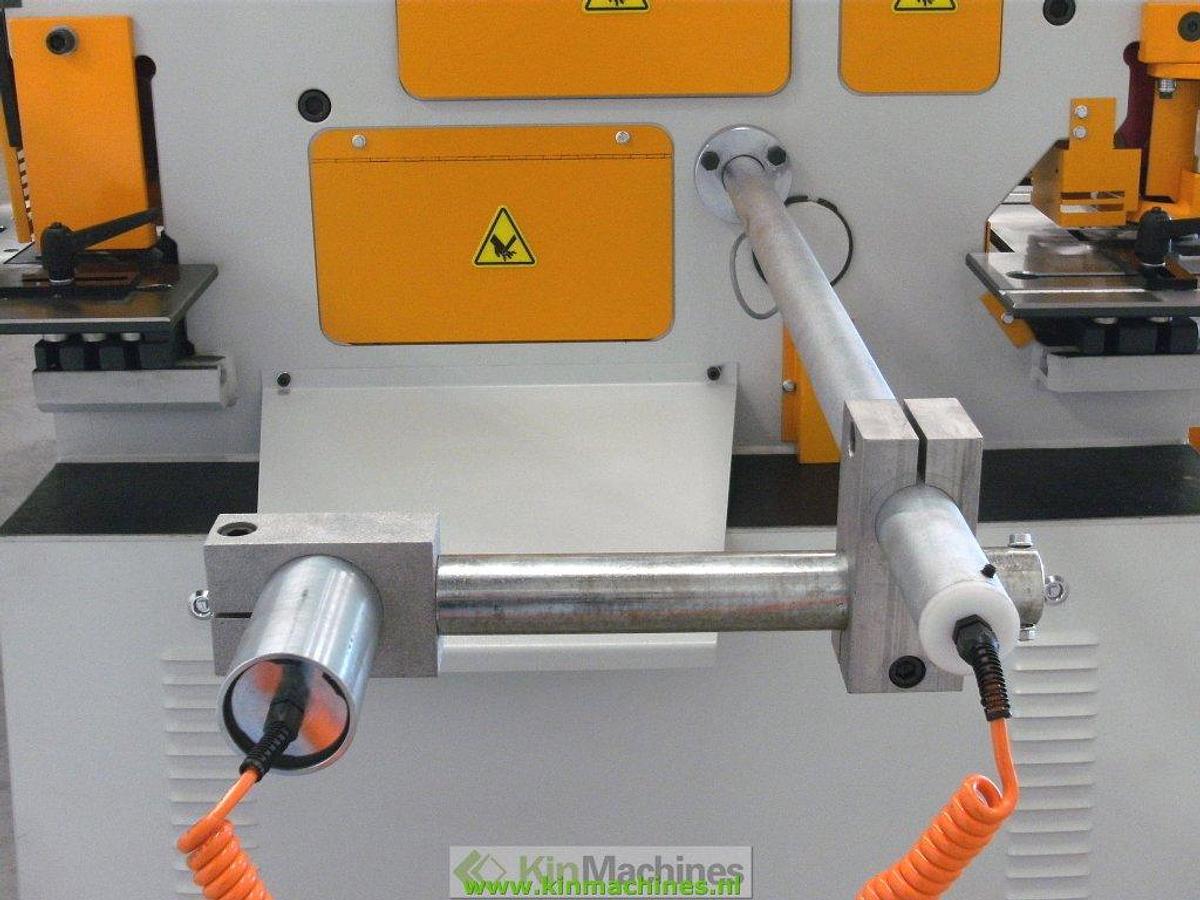 Ponsknipmachine / Steelworker KMS HKM 60 (60 Ton)