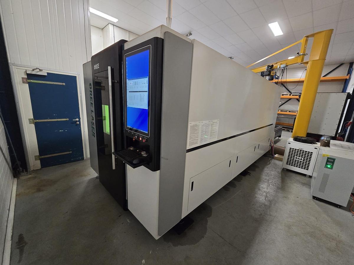 Gebruikt Jong gebruikte fiber lasersnijmachine 3 kW | 3000x1500 mm | Wisseltafel | Oree PH-3015