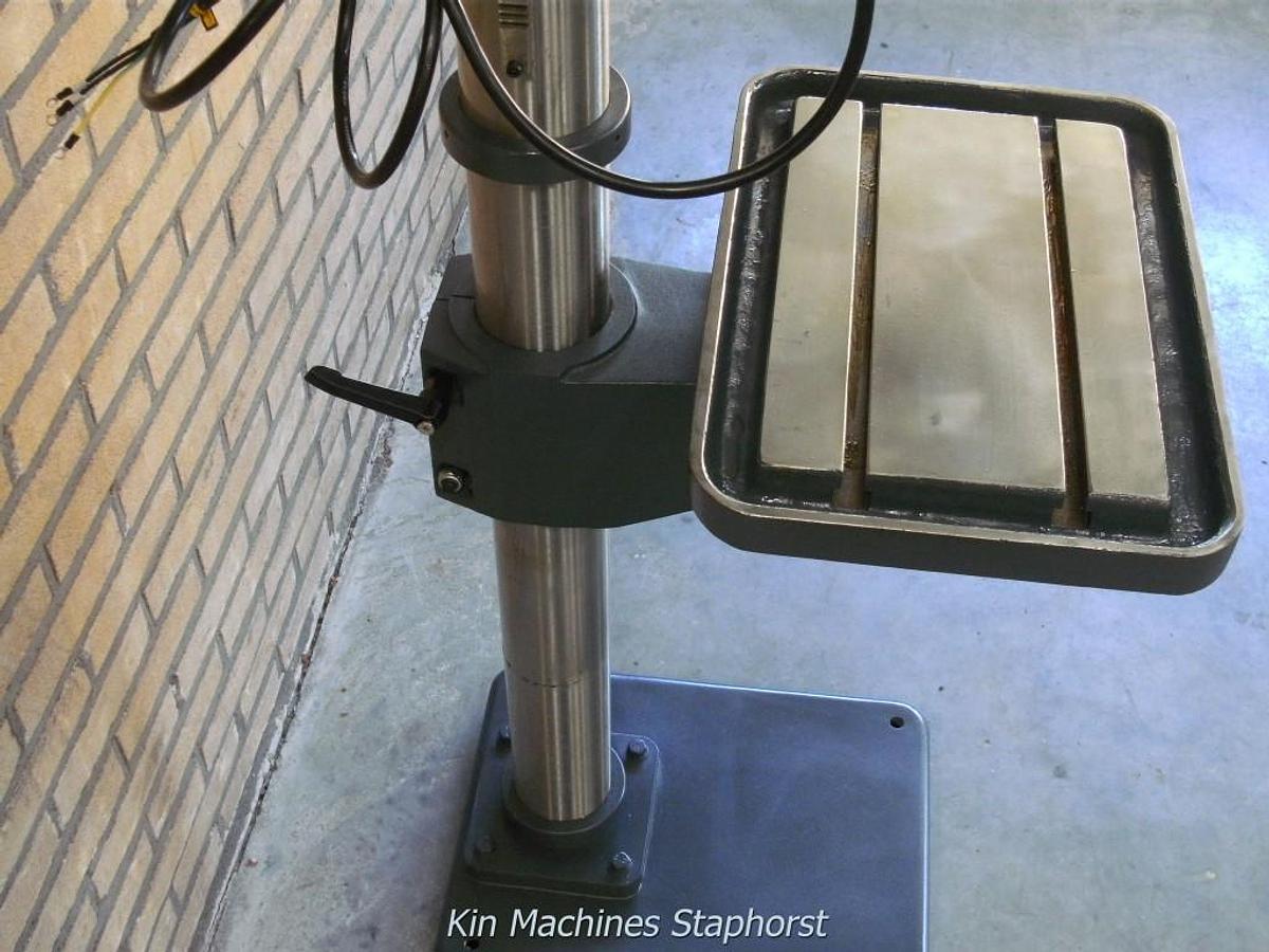 Kolomboormachine KMS S-25A