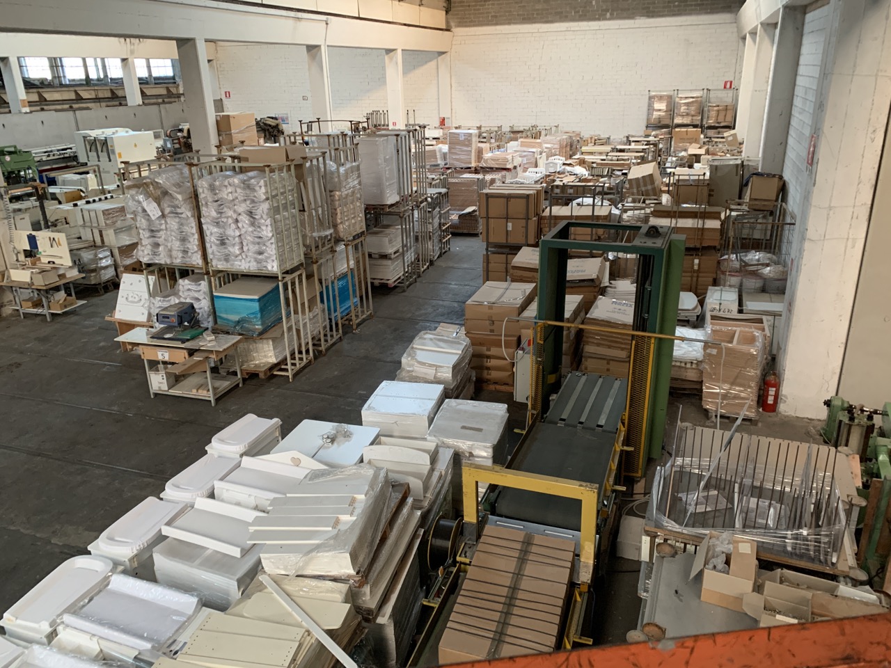 Usato Magazzino completo di una fabbrica di produzione lettini di alta qualità