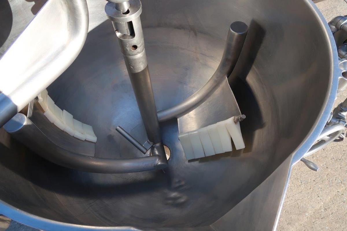 Used Battery of Two Groen 40 Gallon Tilt Kettles, Common Agitator