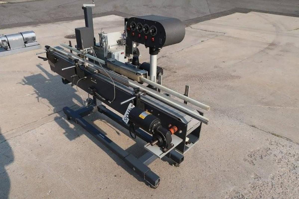 Used Universal Automatic Wraparound Labeler